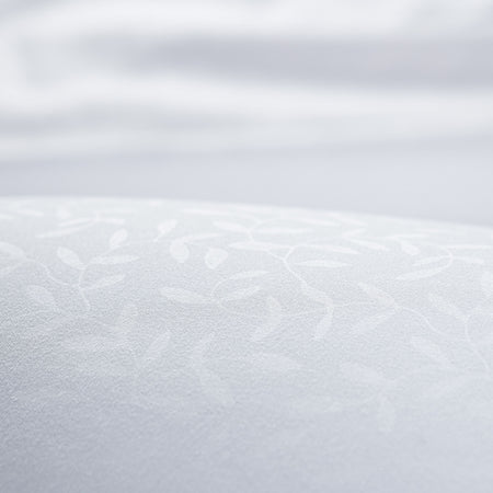Color: Vine White, Swatch