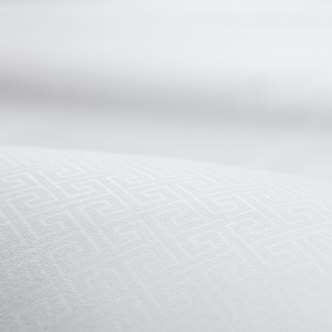 Color: Maze White