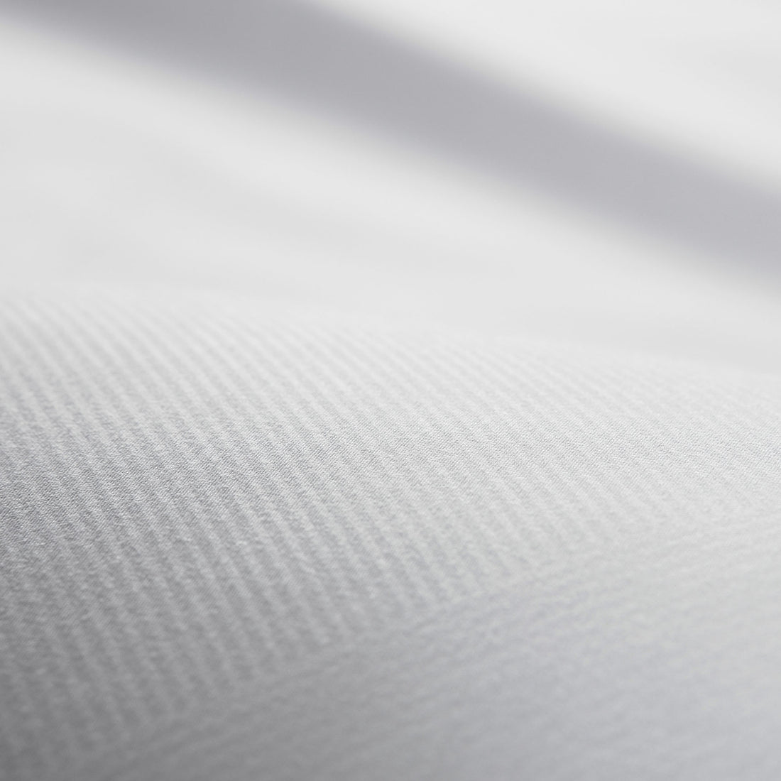 Color: Striped Diamond Silver