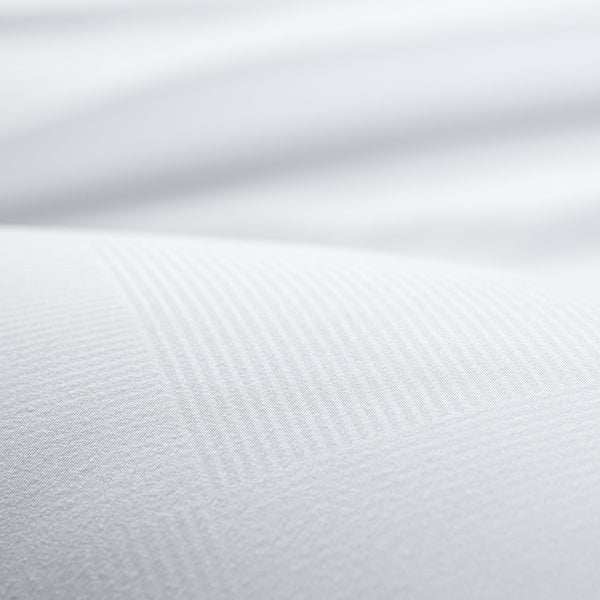 Color: Striped Diamond White