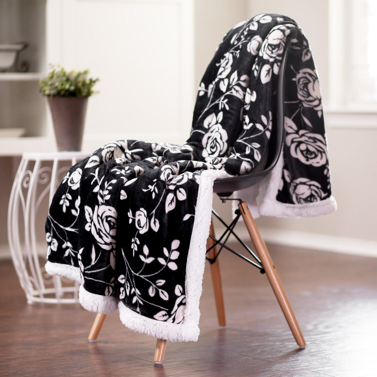 Elegant Rose Throw – Chanasya