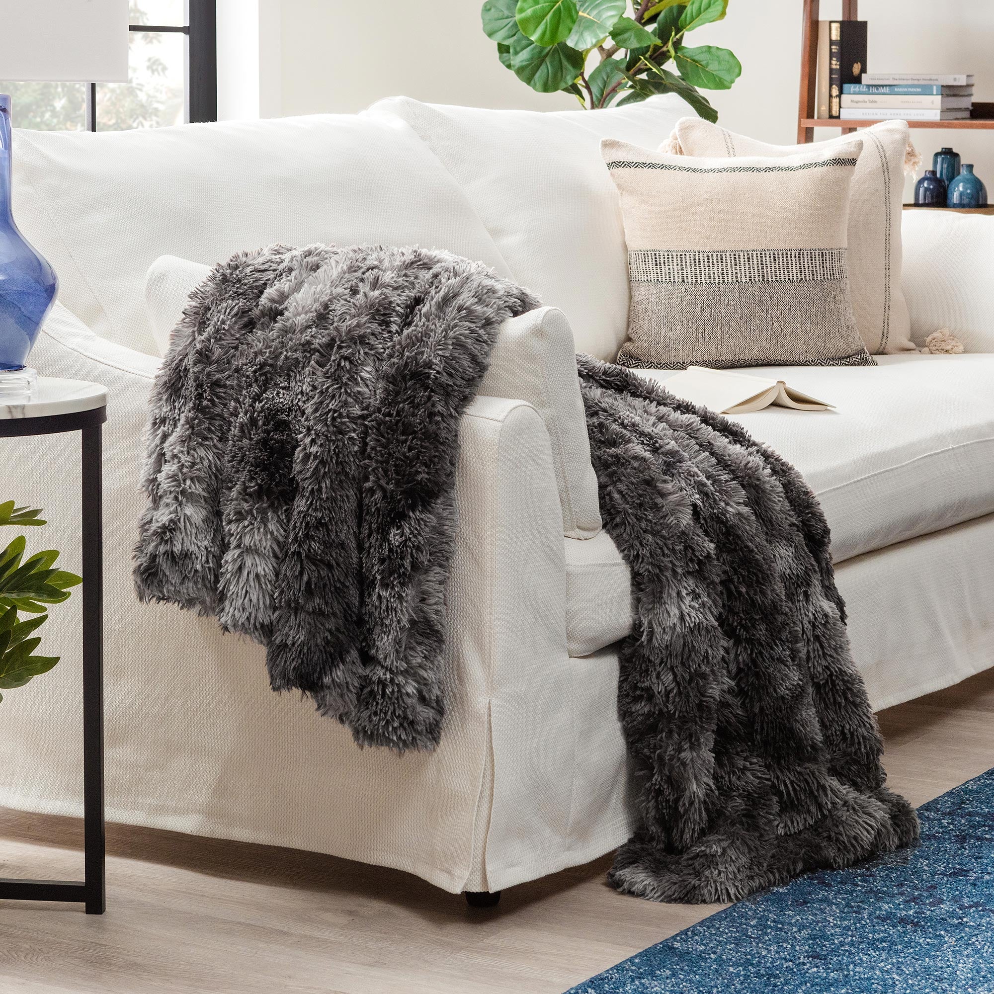Long fur 2025 throw