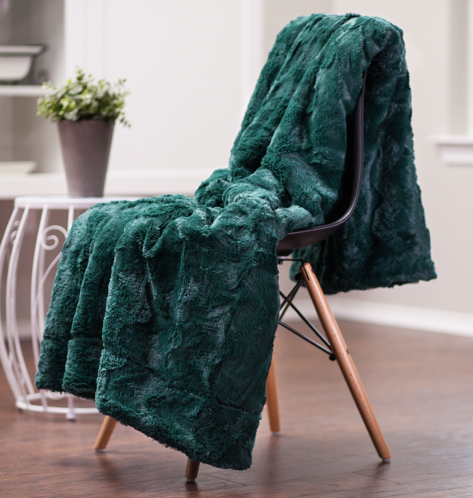 Soft Wave Faux Fur Throw Blanket Chanasya